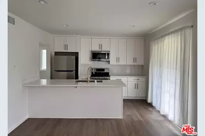 1104 S Hudson Ave, Los Angeles, CA 90019 - Photo 1