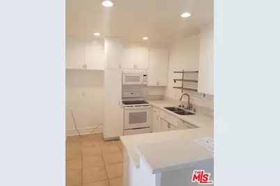 827 2nd St #305, Santa Monica, CA 90403 - Photo 1