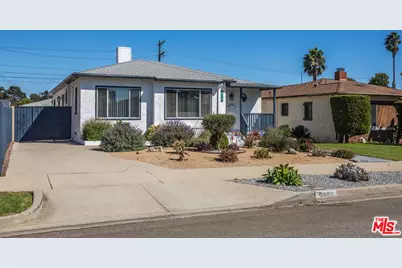 9806 S Van Ness Ave, Los Angeles, CA 90047 - Photo 1