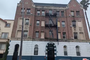 329 S Manhattan Pl, Los Angeles, CA 90020 - Photo 1