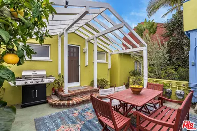 702 Angelus Pl, Venice, CA 90291 - Photo 1