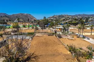 16915 Bollinger Dr, Pacific Palisades, CA 90272 - Photo 1