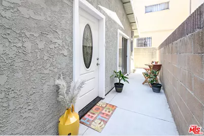 4564 W Broadway Unit B, Hawthorne, CA 90250 - Photo 1