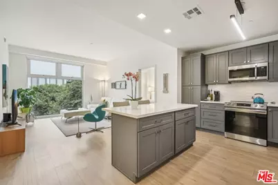 630 W 6th St #302, Los Angeles, CA 90017 - Photo 1