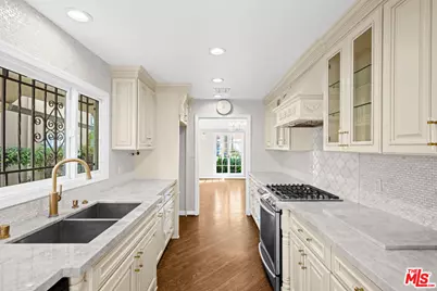 224 S Palm Dr, Beverly Hills, CA 90212 - Photo 1