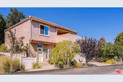 121 Navajo Ln, Topanga, CA 90290 - Photo 1