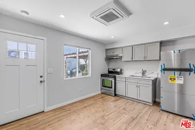 6744 Arlington Ave, Los Angeles, CA 90043 - Photo 1