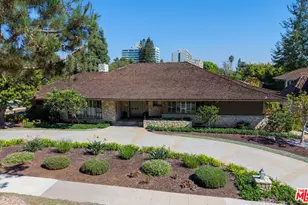 634 N Sierra Dr, Beverly Hills, CA 90210 - Photo 1