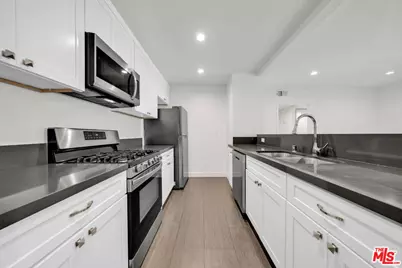 7453 Haskell Ave #7, Van Nuys, CA 91406 - Photo 1