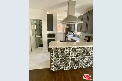 534 W 10th St, Long Beach, CA 90813 - Photo 1