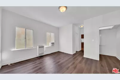 806 W 40th Pl #16, Los Angeles, CA 90037 - Photo 1