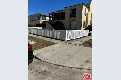 1068 S Wooster St, Los Angeles, CA 90035 - Photo 1