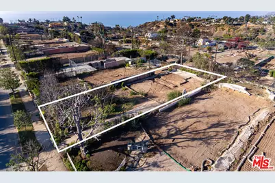 711 Via De La Paz, Pacific Palisades, CA 90272 - Photo 1