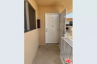 5411 S Centinela Ave #4, Los Angeles, CA 90066 - Photo 1