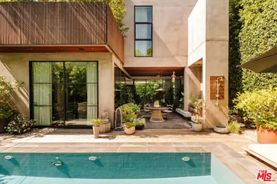 530 N La Jolla Ave, Los Angeles, CA 90048 - Photo 1