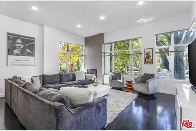 900 N West Knoll Dr #3, West Hollywood, CA 90069 - Photo 1