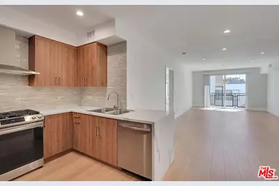 14419 Riverside Dr #301, Sherman Oaks, CA 91423 - Photo 1