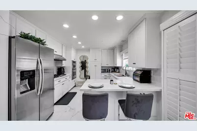 22736 Cavalier St, Woodland Hills, CA 91364 - Photo 1