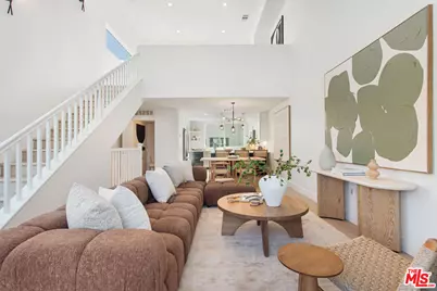 11210 W Victory Blvd, North Hollywood, CA 91606 - Photo 1