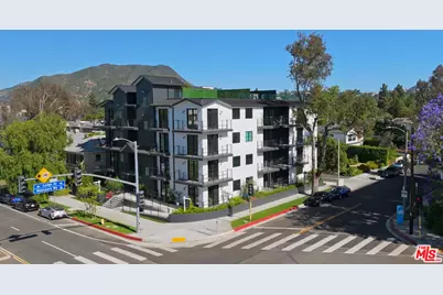 10352 Riverside Dr #302, Toluca Lake, CA 91602 - Photo 1