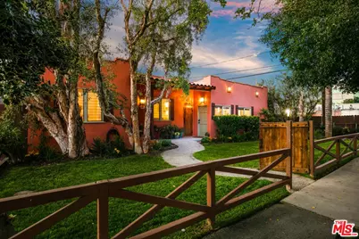 10721 Aqua Vista St #3, Studio City, CA 91602 - Photo 1