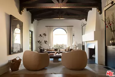 5308 Hillcrest Dr, Los Angeles, CA 90043 - Photo 1