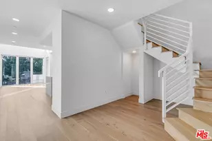 2000 N Beachwood Dr, Los Angeles, CA 90068 - Photo 1