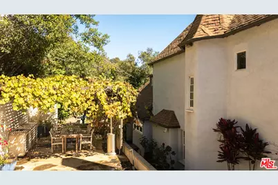 2829 N Beachwood Dr, Los Angeles, CA 90068 - Photo 1