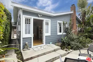 716 Sunset Ave, Venice, CA 90291 - Photo 1