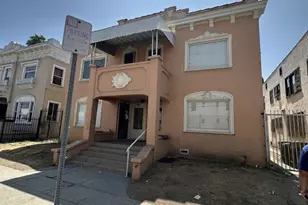 1114 W 42nd St, Los Angeles, CA 90037 - Photo 1