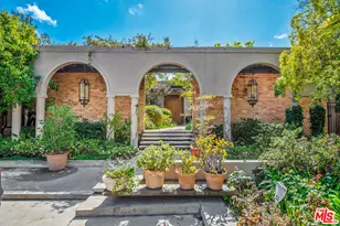 1018 Summit Dr, Beverly Hills, CA 90210 - Photo 1