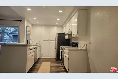 3851 Amberly Dr #G, Inglewood, CA 90305 - Photo 1