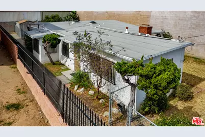433 W Gardena Blvd, Carson, CA 90248 - Photo 1