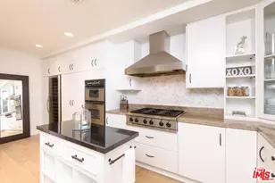 411 N Oakhurst Dr, Beverly Hills, CA 90210 - Photo 1