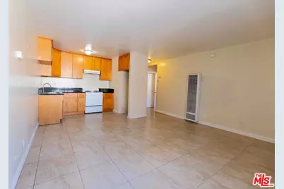 947 S Westmoreland Ave #310, Los Angeles, CA 90006 - Photo 1