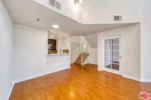 525 S Berendo St, Los Angeles, CA 90020 - Photo 1