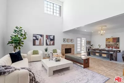 800 S Bronson Ave, Los Angeles, CA 90005 - Photo 1