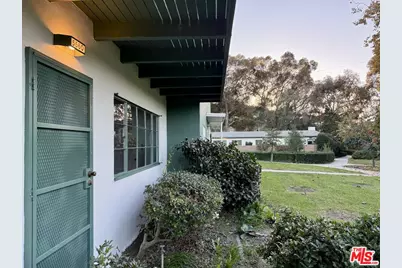 5560 Village Grn, Los Angeles, CA 90016 - Photo 1