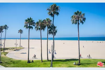 8 Brooks Ave #12, Venice, CA 90291 - Photo 1