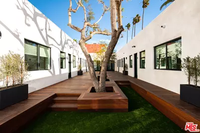 1325 Cabrillo Ave #2, Venice, CA 90291 - Photo 1