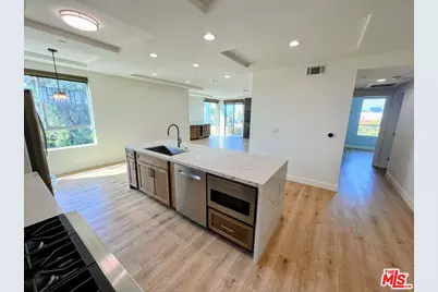 5525 W Olympic Blvd #301, Los Angeles, CA 90036 - Photo 1