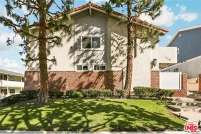710 N Guadalupe Ave #6, Redondo Beach, CA 90277 - Photo 1