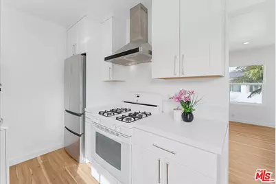 2948 Exposition Blvd #7, Santa Monica, CA 90404 - Photo 1