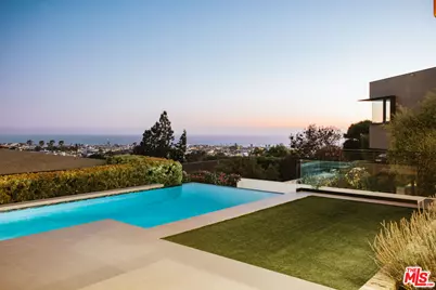934 1st St, Manhattan Beach, CA 90266 - Photo 1