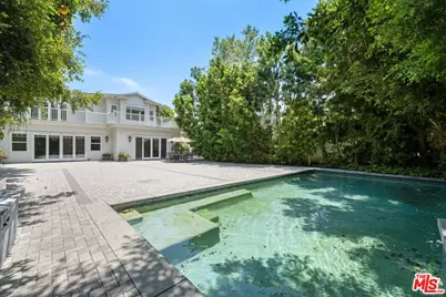 453 S Bentley Ave, Los Angeles, CA 90049 - Photo 1