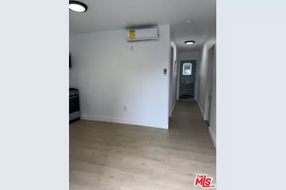 4013 S Walton Ave Pl, Los Angeles, CA 90037 - Photo 1