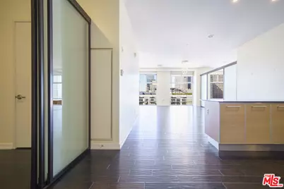 801 S Grand Ave #1902, Los Angeles, CA 90017 - Photo 1