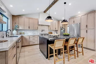 1606 S Orange Grove Ave, Los Angeles, CA 90019 - Photo 1