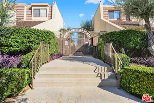 18419 Collins St, Tarzana, CA 91356 - Photo 1