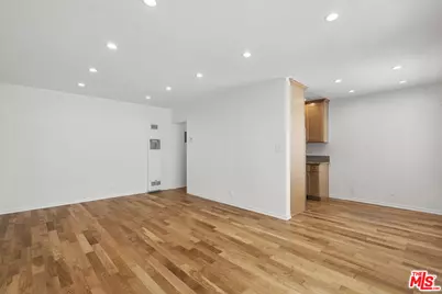 923 N San Vicente Blvd #7, West Hollywood, CA 90069 - Photo 1